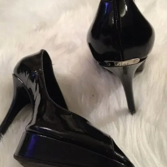 Like New Chrisitan Dior Authentic in like New Condition! No ware to heel! - Picture 3 of 10